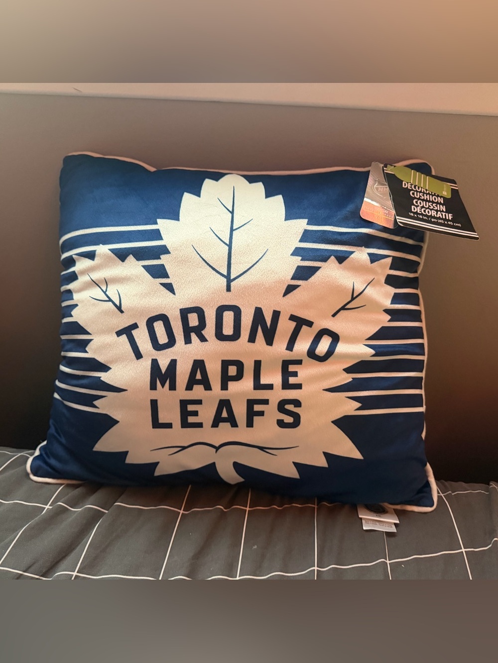 NEW Toronto Maple Leafs throw/decorative pillow